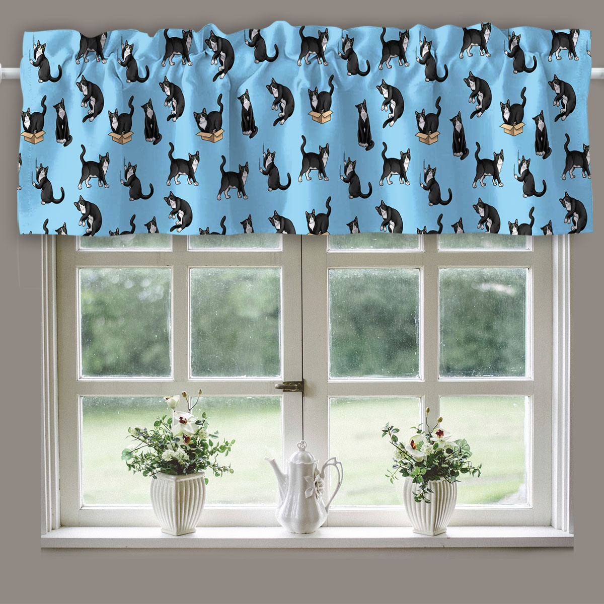 A versatile and understated option, rod pocket drapes slide directly onto the rod through a sewn pocket, creating a soft, gathered effect. They suit casual settings and are available in a variety of fabric weights.